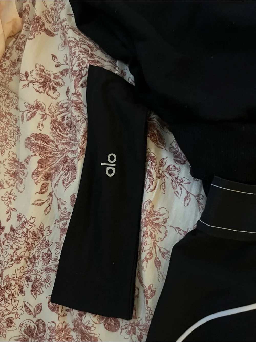 ALO Yoga Black High-Waist Leggings with White Piping, sweater and headband - Picture 3 of 5